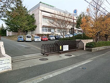 横浜市立中川西中学校 2523m