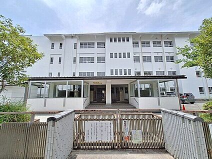 伊丹市立伊丹小学校 694m
