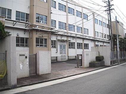 名古屋市立港北中学校 1334m
