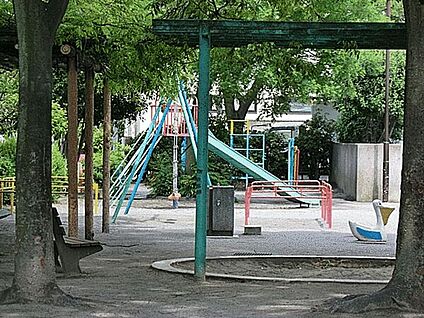 西糀谷二丁目南公園 325m