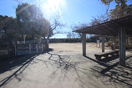 五反野コミュニティ公園 430ｍ(徒歩6分)