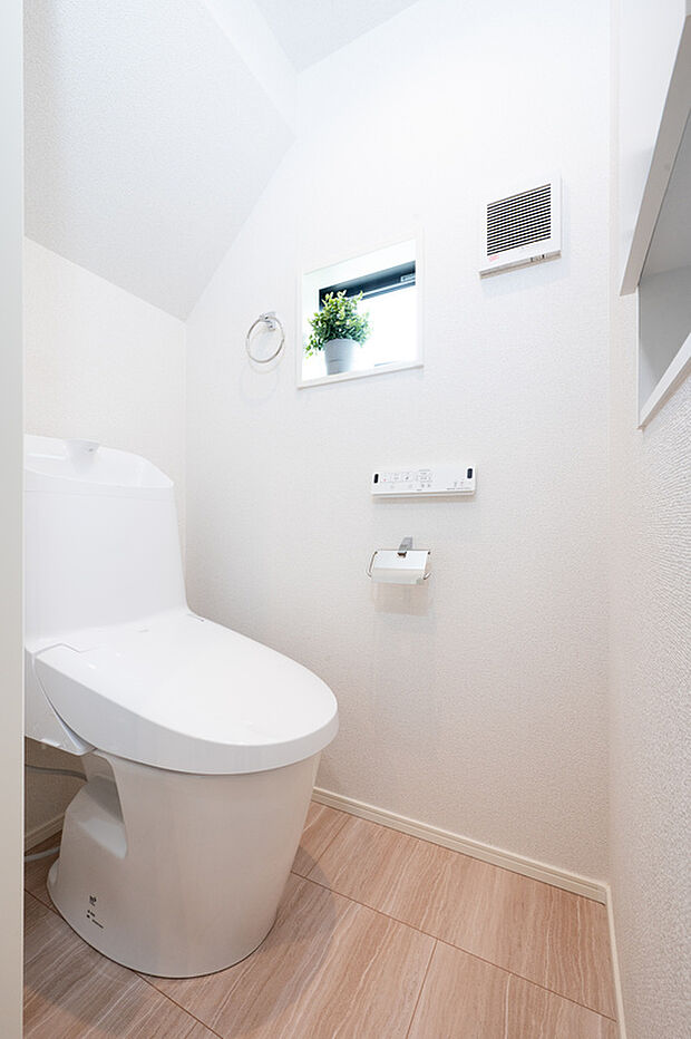 【リクシルのトイレ採用！】お掃除がしやすい仕様です！