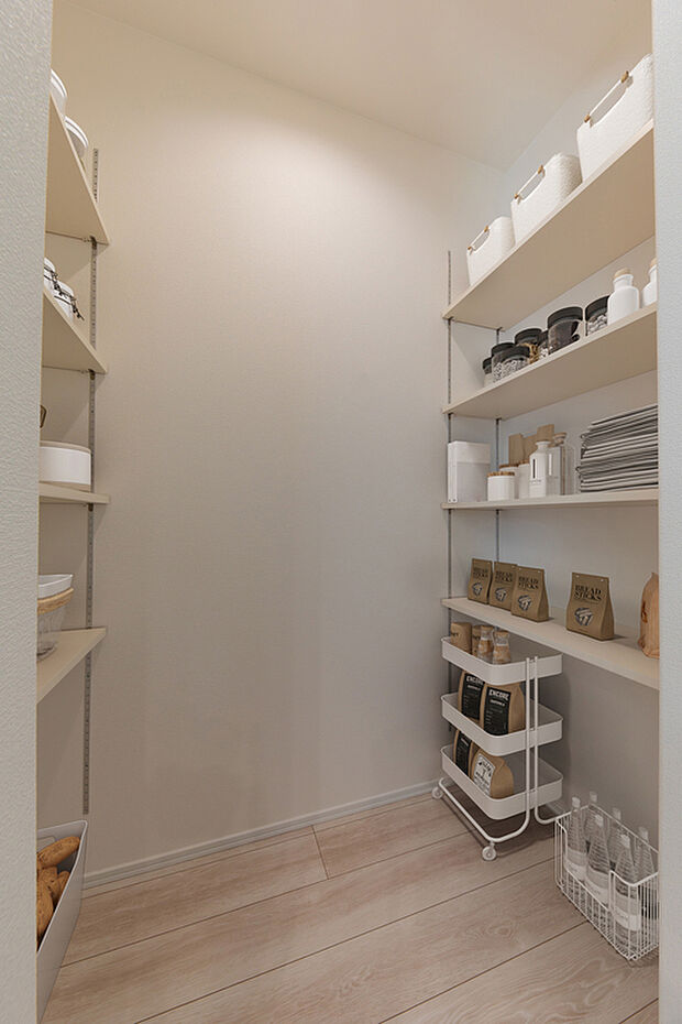 【【No.1】パントリー】キッチンの横には1.0帖のパントリーを設けました。(※家具はイメージです。)