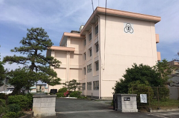 東部小学校(約720m)