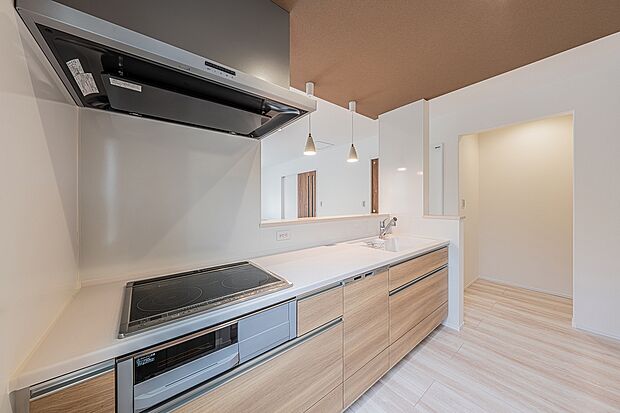 【キッチン】タカラスタンダード製のキッチンは汚れにくくお手入れがカンタン♪家事の時短ができて好評の食洗機も付いています。