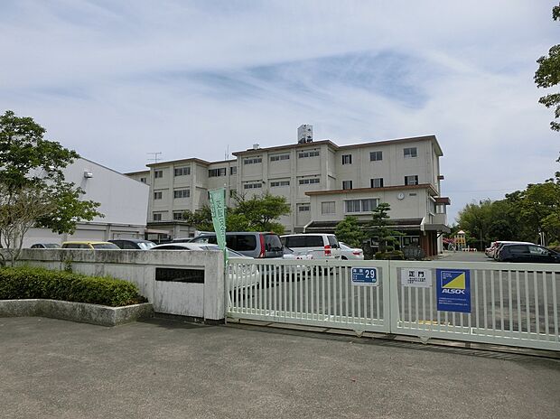 西都台小学校（約1,000m）