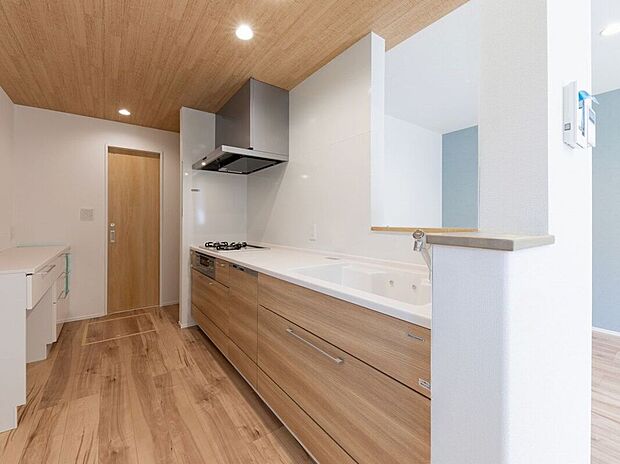 【【No.2】キッチン】キッチンはパントリーとカップボード付きで収納たっぷり