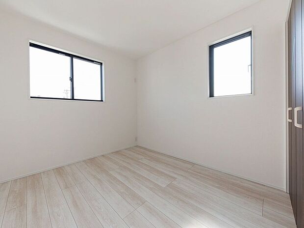 【洋室】全居室二面採光・収納付き。