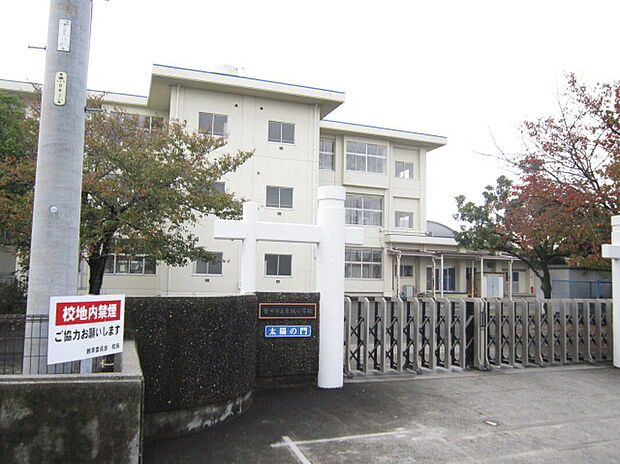 青城小学校（約1,600m）