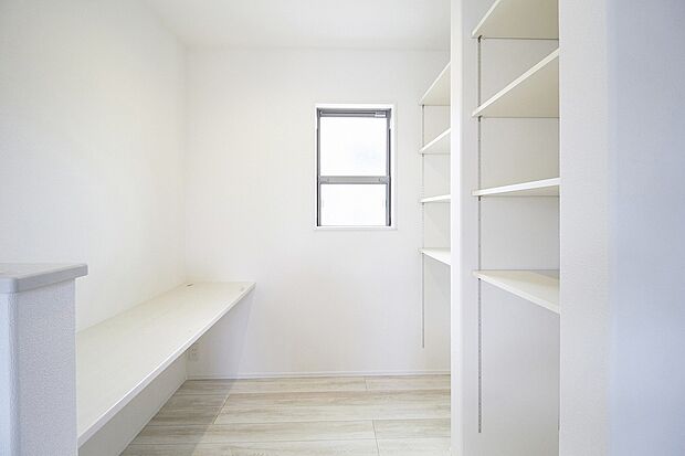 【ユーティリティ】大容量の収納や家事スペース、ワークスペース等多様にご活用いただけます。