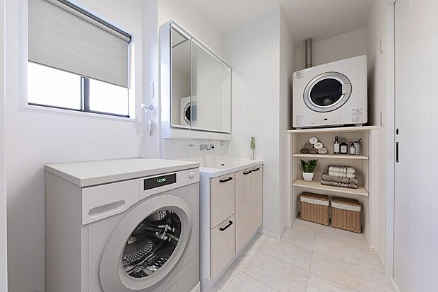 【洗面】洗面台もお手入れしやすい設計。タオルや洗剤もスッキリしまえる収納を設けました。（※家具合成イメージ）