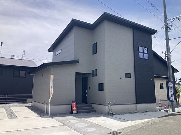 【No.21　】【LDK20帖】ひろびろ開放的なリビングの住まい。たっぷりパントリーや要所の収納でスッキリを保てます。