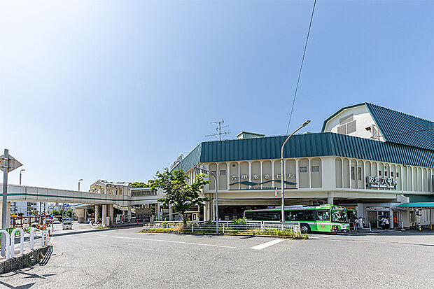 【阪急「六甲」駅歩10分】
準特急停車駅で神戸・大阪方面へ軽快にアクセスできます。駅周辺にはスーパーや飲食店も揃い、仕事帰りにも便利ですね。