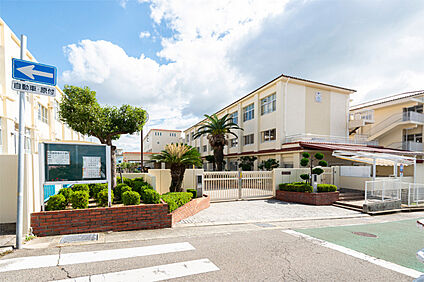 東垂水小学校 約720m(徒歩９分)