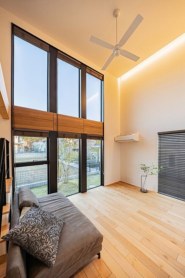 【-】解放感たっぷりのリビング