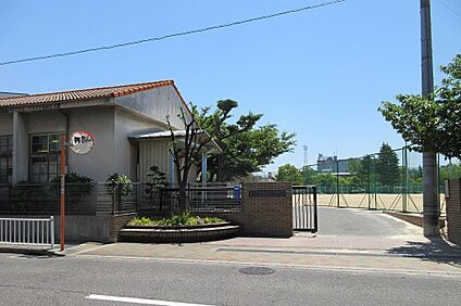 岸城中学校 約960ｍ(徒歩13分)