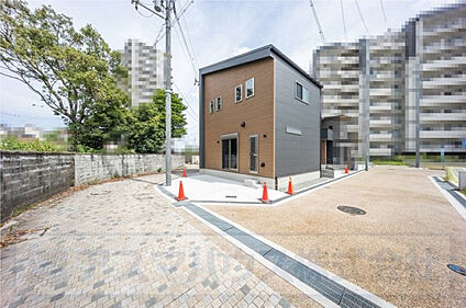 【前面道路含む現地写真】