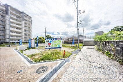 【前面道路を含む現地写真】