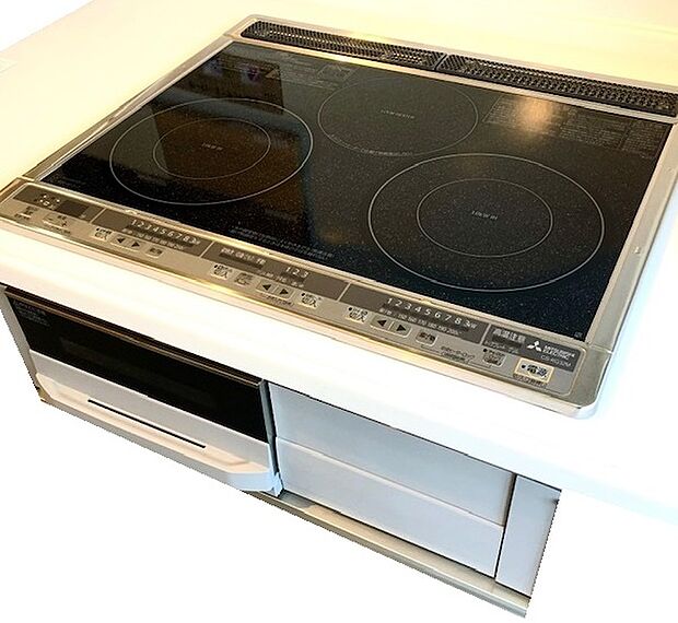【【IHコンロ】】火を使わないIHクッキングヒーターを採用。平面なので調理中に汚れてもサッと拭くだけでキレイに！(同仕様の設備)