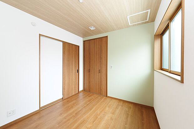 【【納戸】】納戸5.2帖は空間を有効活用できる引き戸タイプです。