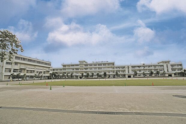 高階小学校（約610m）