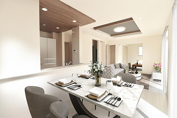 【リビングダイニング（17.0帖）】　頭上にはインパクト大の折上天井！　シーリングファンを設置しても圧迫感のないオシャレなデザインです。