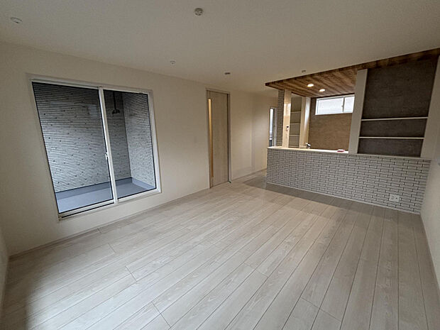 【2号棟　リビングダイニング（16.0帖）】　