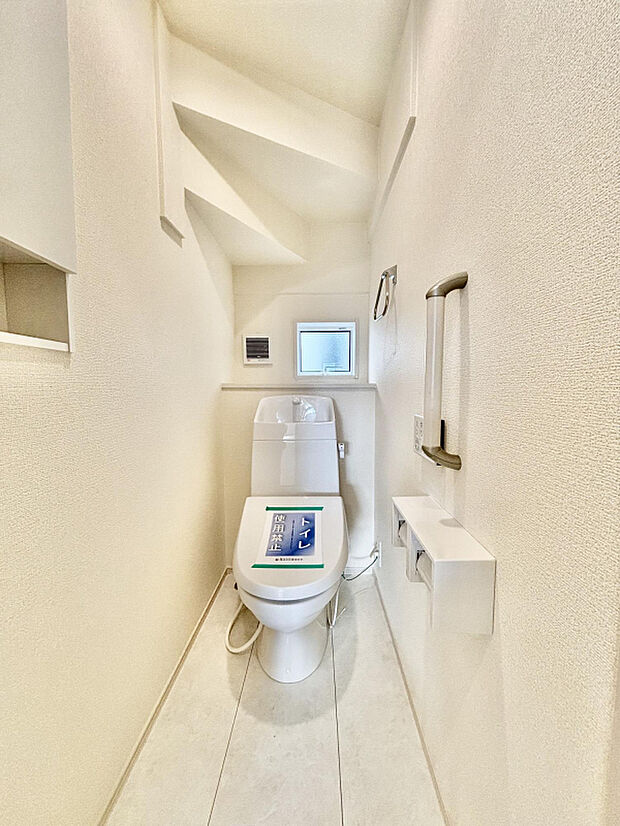 【トイレ】使い勝手に優れたワイヤレスリモコン式の温水洗浄便座です。