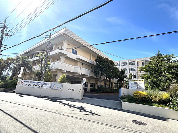 伊丹市立南中学校(約685m)