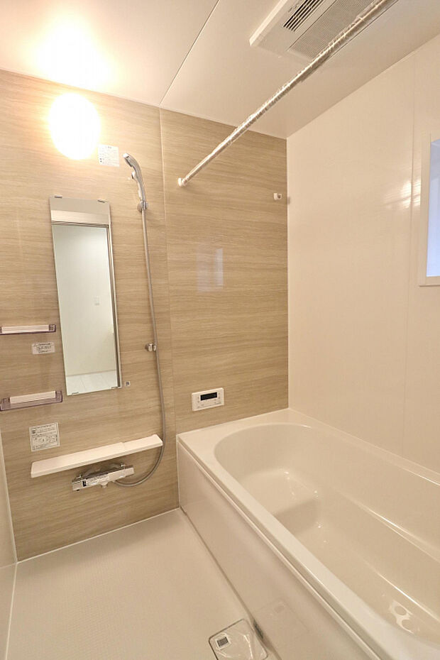 【【浴室】】浴室暖房換気乾燥機付きなので、寒い冬の日も暖かい環境でお風呂に入ることができます。