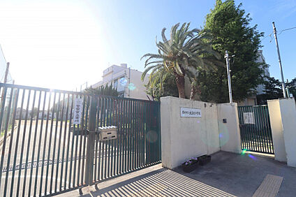 尼崎市立大庄北中学校 811m