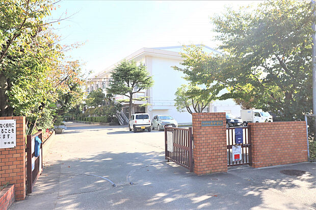 伊丹市立西中学校（約706m）