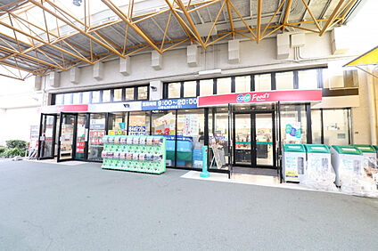 コープこうべ中山台店 564m