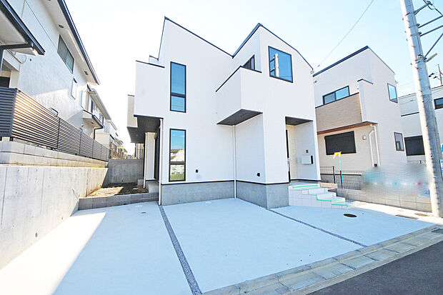 【外観見本】29坪フリープランでの建築が可能です♪標準でも充実の仕様設備となっております♪外観含めお洒落なお家に定評のあるメーカーさんです♪
施工例:建物2300万円(税込)・29坪