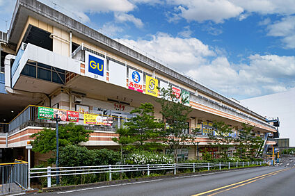 クロスガーデン多摩 900m