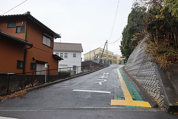 八幡小学校（約1,300m）