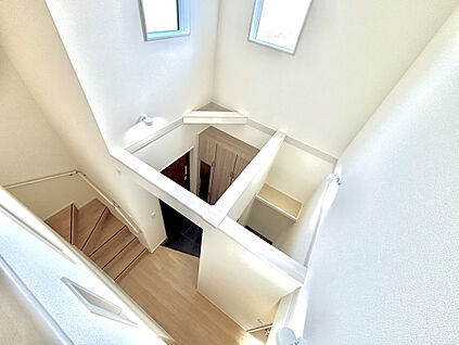 (1)号棟玄関吹き抜け