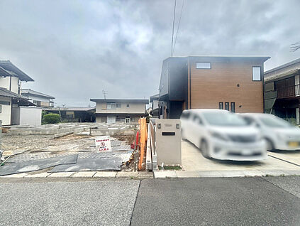 1号棟　前面道路含む現地写真