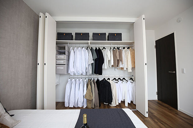 【収納】掲載の室内写真は当社施工のサーパスタウンのモデルハウスを撮影し CG加工を施したもので、有償オプションも含まれています。有償オプション・家具・調度品は販売価格に含まれません。