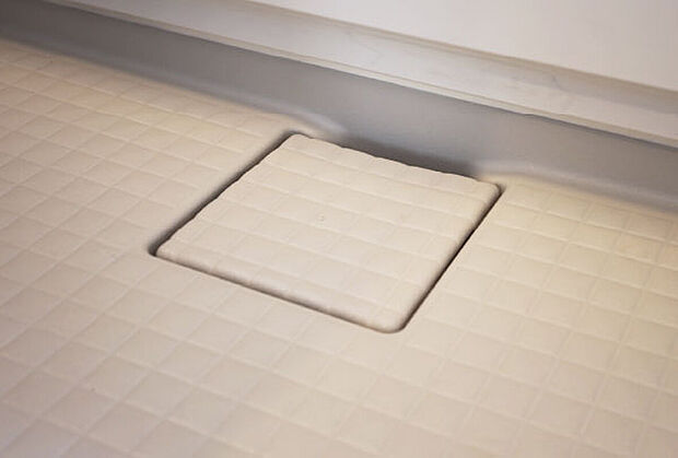 【キレイサーモフロア】特殊な表面処理で汚れが落としやすく床の掃除の手間を減らします。 さらに断熱構造で冷たさを感じさせません。
●掲載の写真・画像は売主施工事例です。(参考写真を除く)