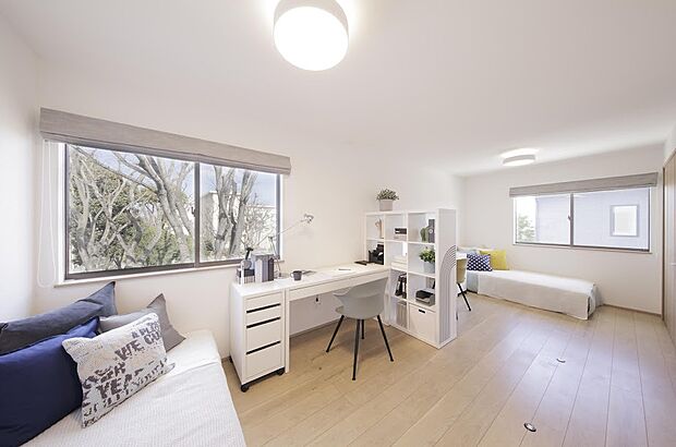 【6号地 子供部屋】10.5帖の子供部屋の真ん中には天井下地を入れてあるので、ライフステージの変化に応じて間取り変更するのも可能です。