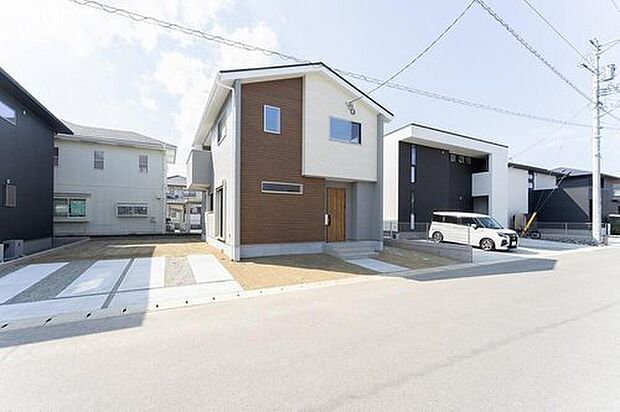 【前面道路含む現地写真】20号地：舗装もされていて、ベビーカーや自転車で通っても快適に通行できます。現地（2026年2月）撮影　

