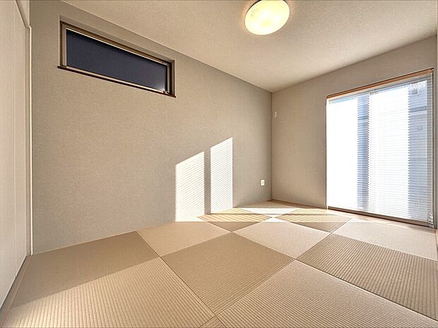 【【B棟 和室】】リビングから目が届く場所なので、お子様の遊び部屋・お昼寝スペースとして使うのもオススメです!