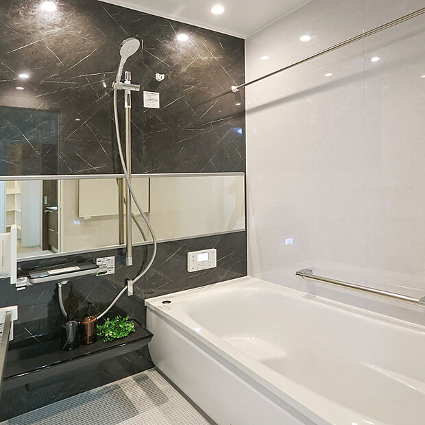 【【浴室同仕様】】お子様と一緒に入浴するのに十分な広さ♪湯船につかりながらゆっくりご家族との会話を楽しむなど、リラックスしたバスタイムを過ごせそうです。