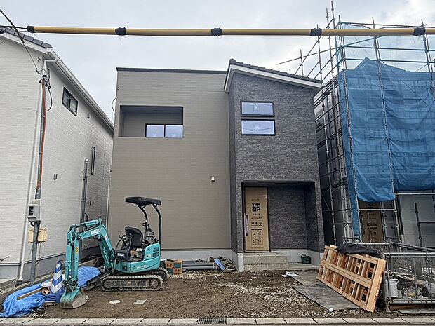 【【B棟　外観】】全体的に落ち着いた雰囲気の外観です。各棟、個性を持たせたデザインの設計にしており、こだわりが詰まっています。