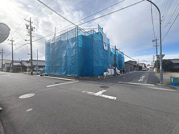 【【前面道路含む現地写真】】カネスエ開明店が徒歩約3分(約240m)の距離にあり、毎日のお買い物に便利です。忙しい子育て世帯や共働き世帯の方にはとても心強いポイントです。