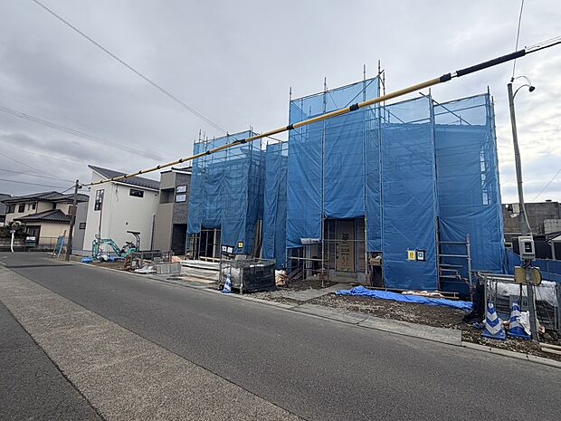 【【前面道路含む現地写真】】元気なお子様のお外遊びも、公園が近くにあれば安心♪気軽な近さの野府児童遊園でお散歩やピクニックをすれば、気分もリフレッシュできそうです。