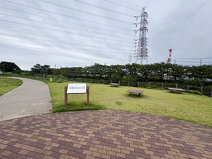 米野水辺公園 約260m(徒歩約4分　自転車約2分)