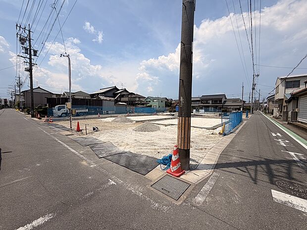 【【現地写真】】徒歩約10分の距離には生鮮館やまひこ 南大通店があり、生鮮食品はもちろん、調味料などもお手頃価格で購入できると子育て世帯に支持されるスーパーが隣接しているのは、とても心強いです。