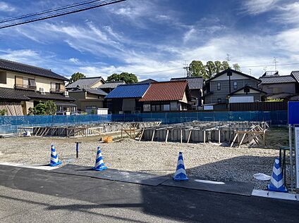 【前面道路含む現地写真】